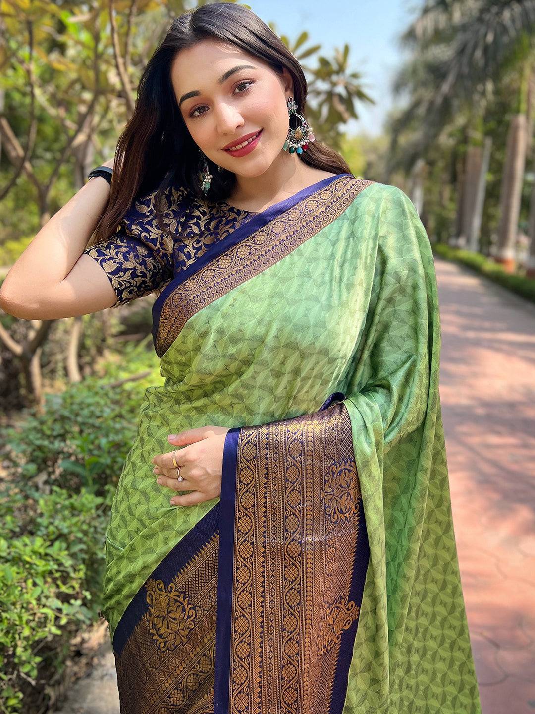 Trendy Kanjivaram Silk Saree With Broced Zari Blouse