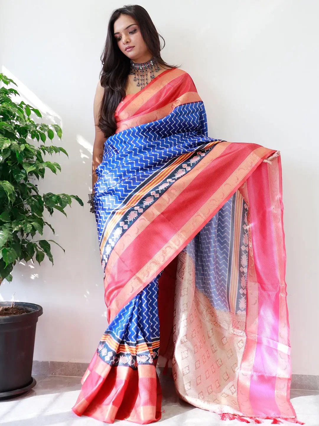 Exclusive Gadwal Border Ikkat Print Saree