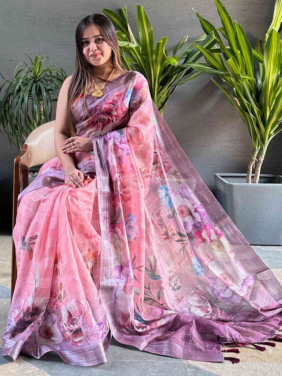 Traditional Self Zari Chex Weaving Floral Print Saree