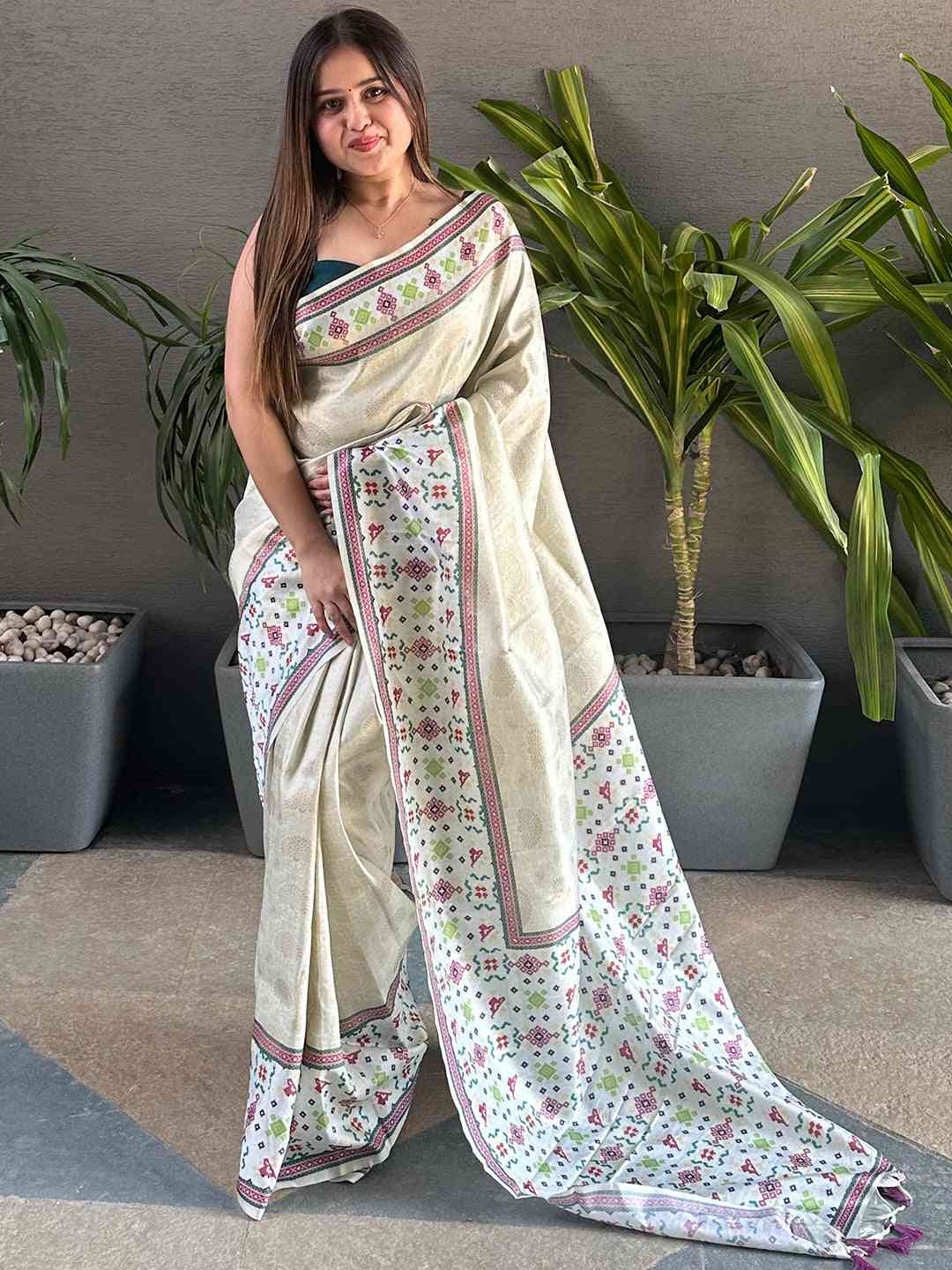 Kanjivaram Weaving Pista Colour Patola Print Saree