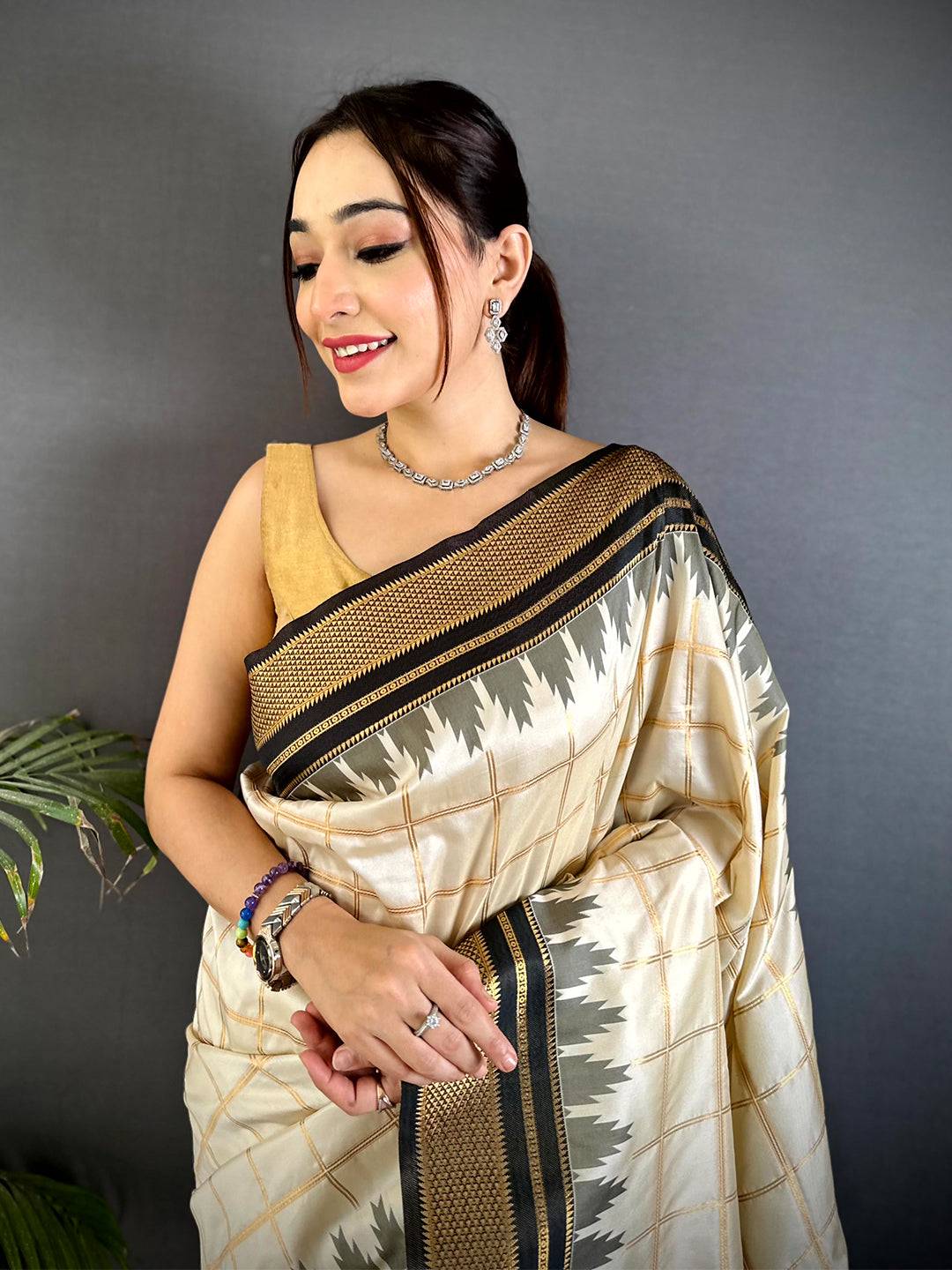 Royal Dual Tone Gold Zari Saree