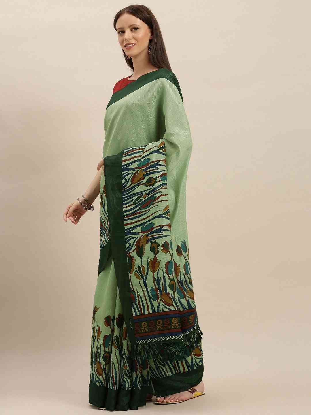 Stylish Silk Saree With Solid Floral Print