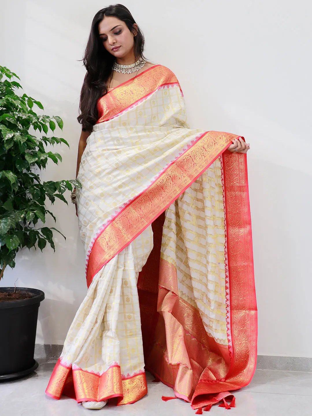 Divine Elegance Attractive Soft Silk Temple Border Gadwal Saree