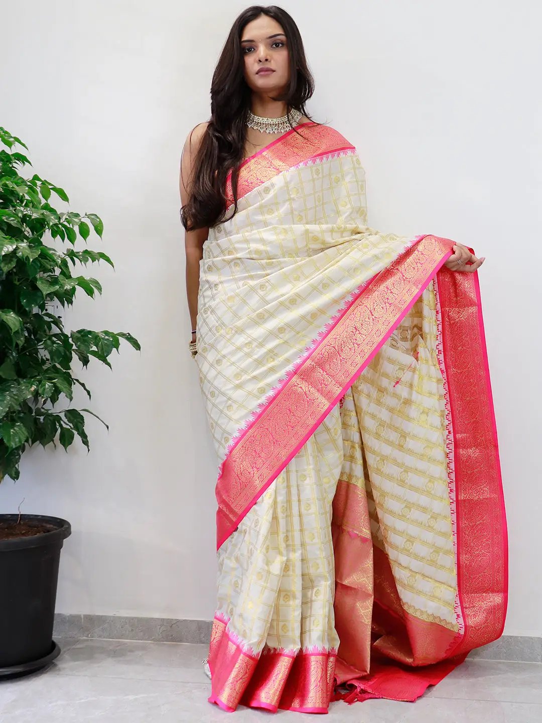 Divine Elegance Attractive Soft Silk Temple Border Gadwal Saree