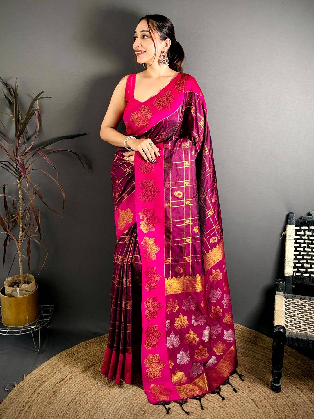 Stylish Gold Woven Pallu Contrast Border Saree