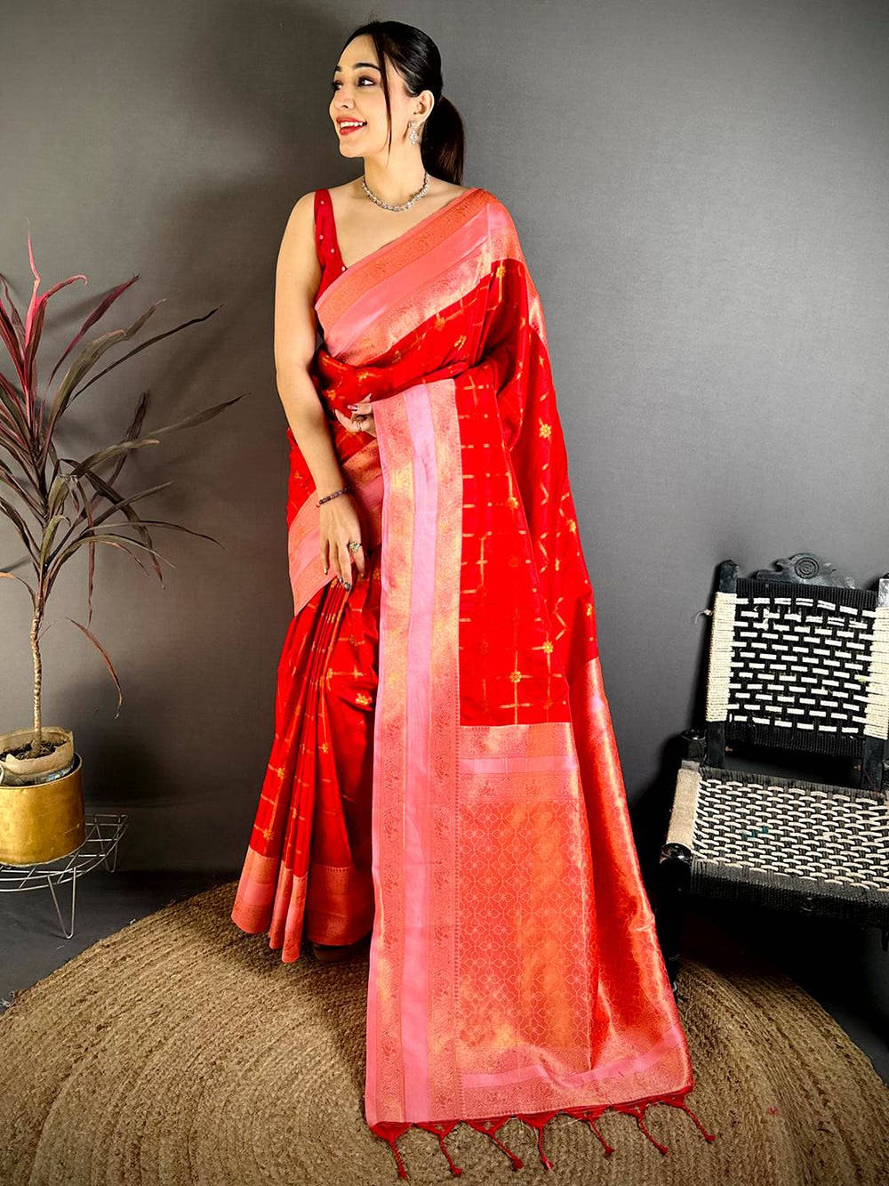 Red  Check  Weave  Gadwal  Saree