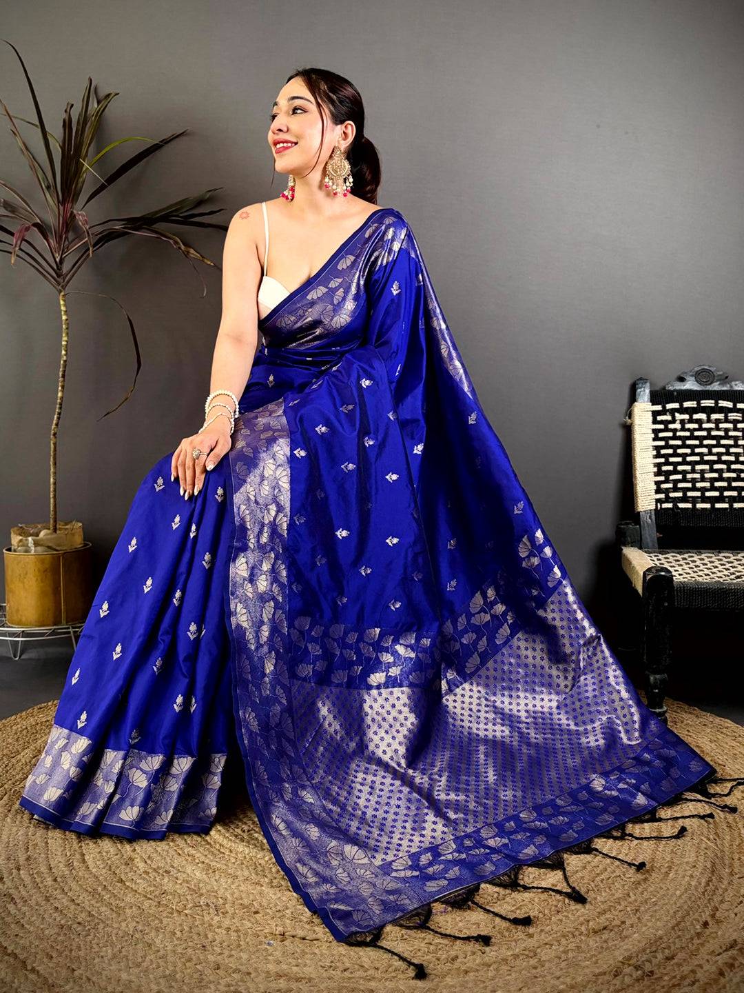 Ethnic Butti Soft Silk Zari Pallu Saree