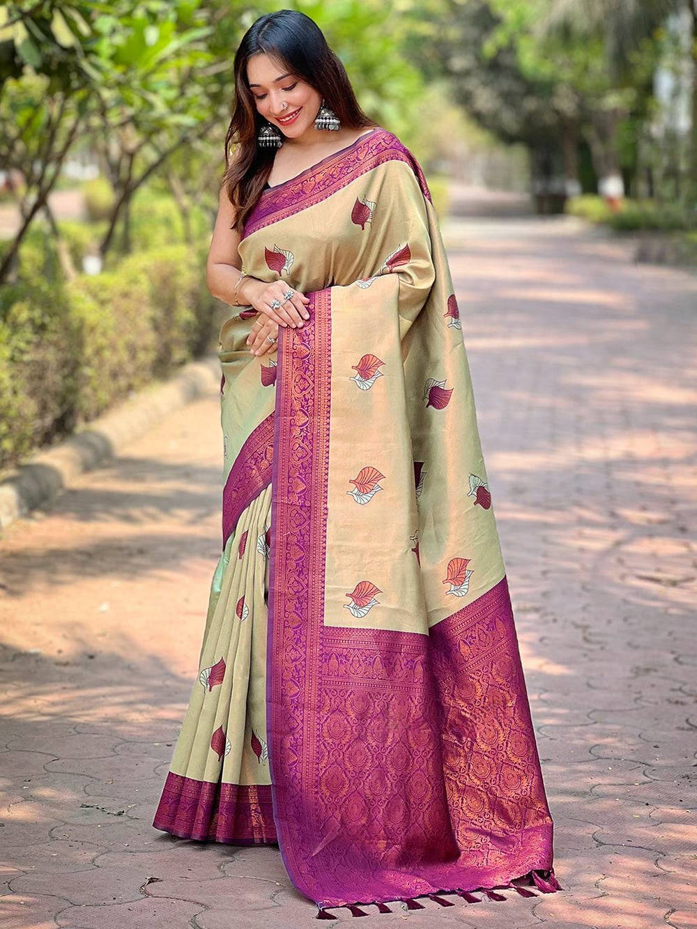 Light Green Kanjivaram Tissue Saree With Gold Zari Weaving