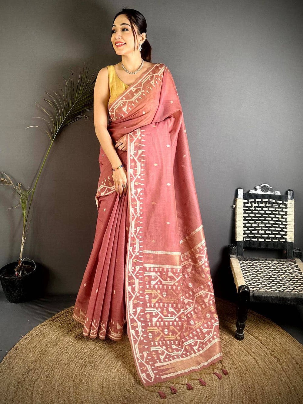 Royal Lakhani Geometric Linen Saree