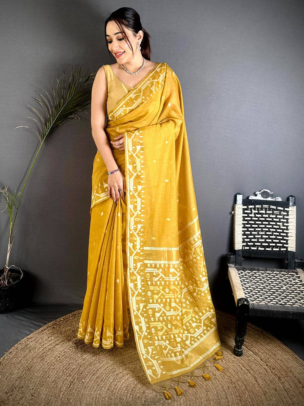 Opulent Lakhani Geometric Linen Saree