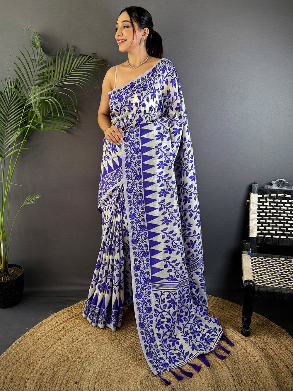 Classic Heritage Dhakai Jamdani Saree