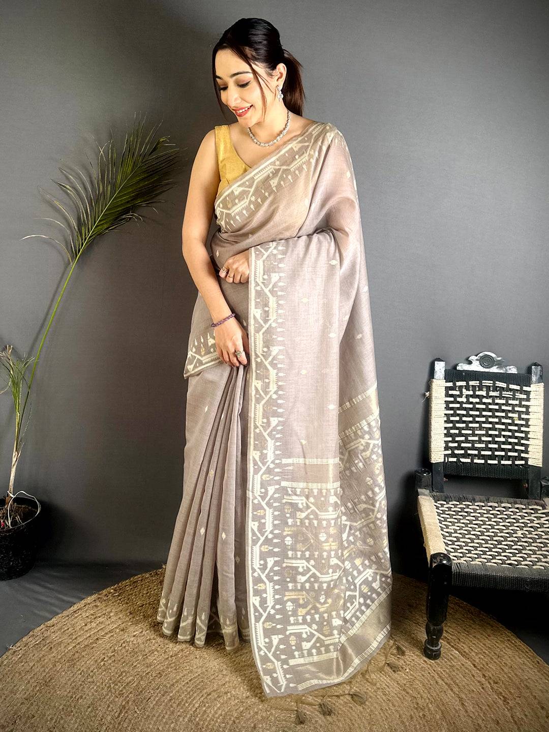 Classic Lakhani Geometric Linen Saree
