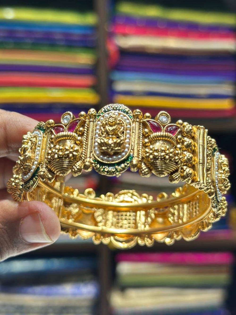 Royal  Antique   Gold   Bangle