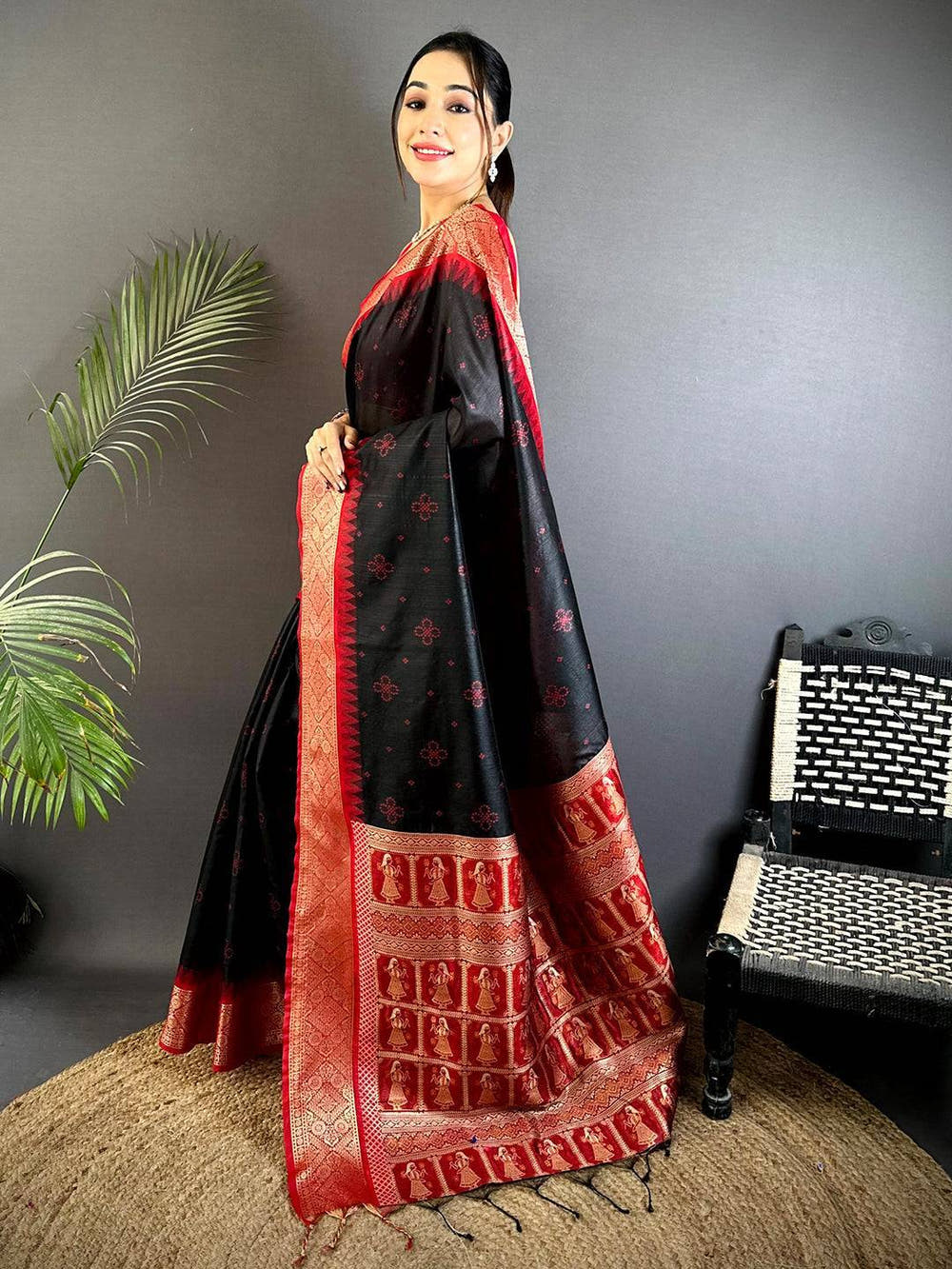 Black Crystal Raw Silk Kanchi Pattu Saree