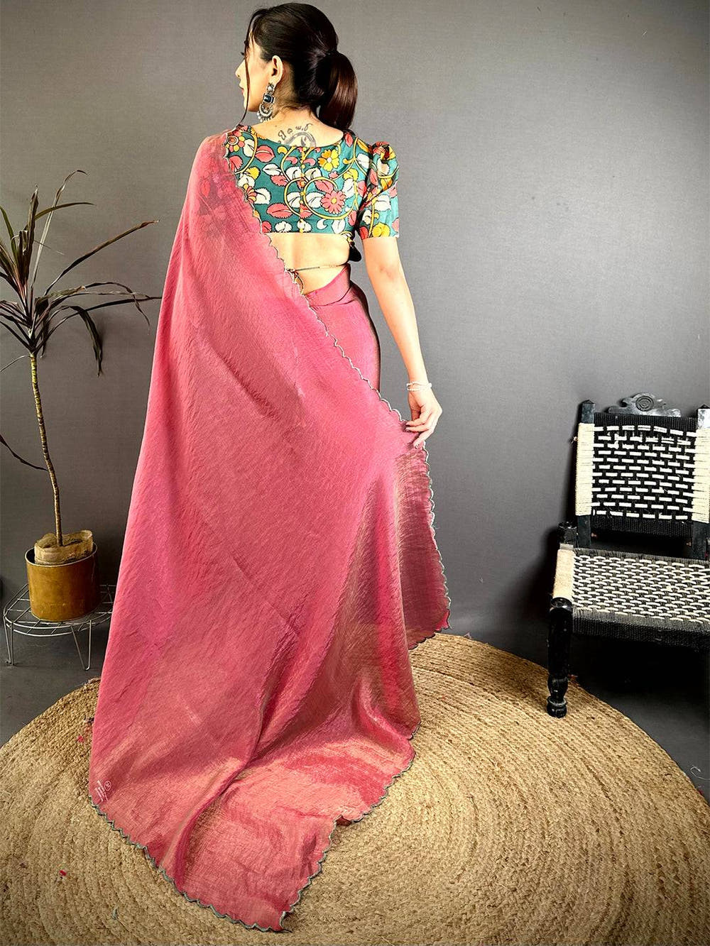 Celebrity Contrast Printed Blouse Silk Saree