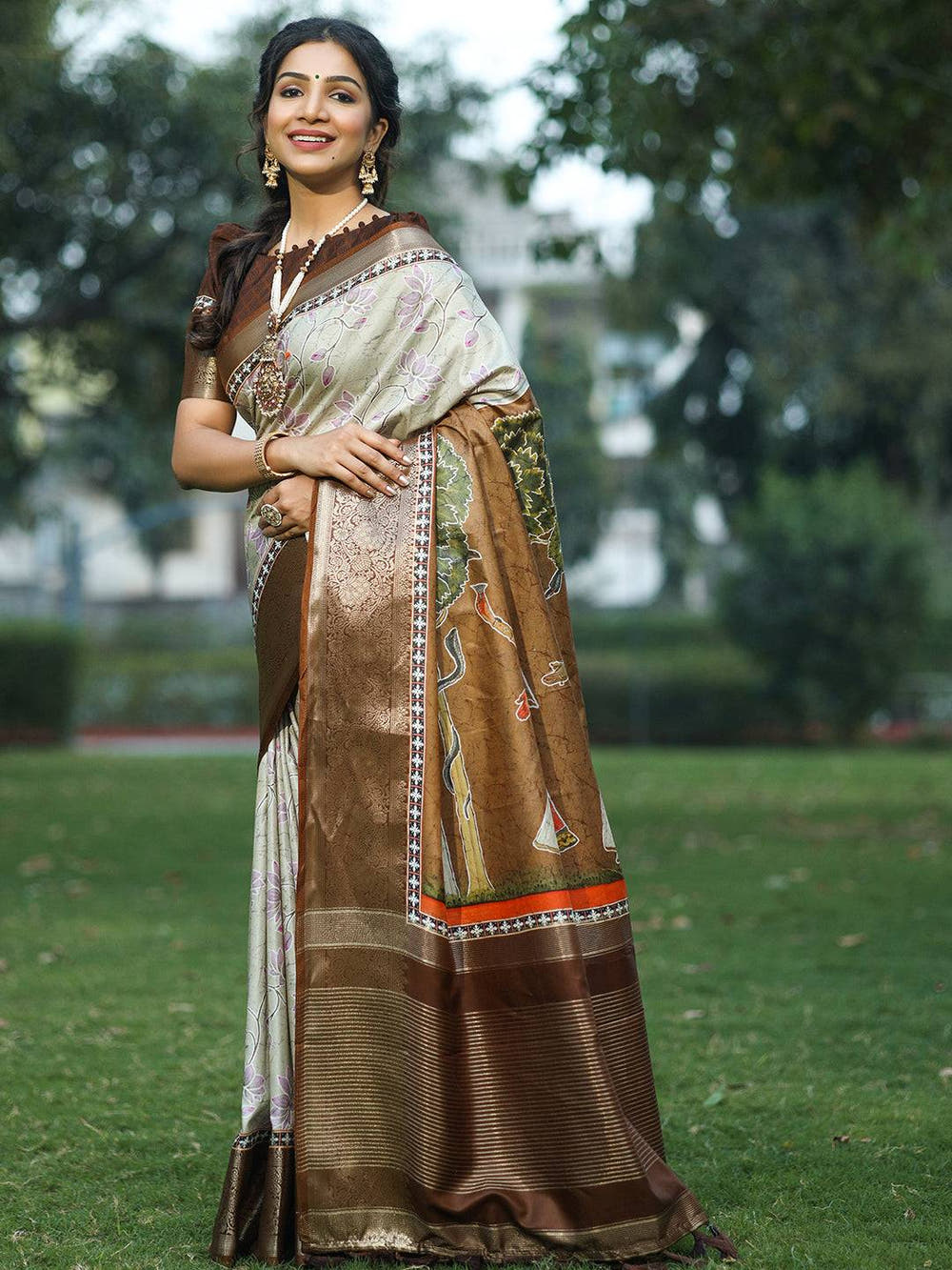 Silver Colour Batik Pen kalamkari Saree With Zari Weaving Pallu - Luxe