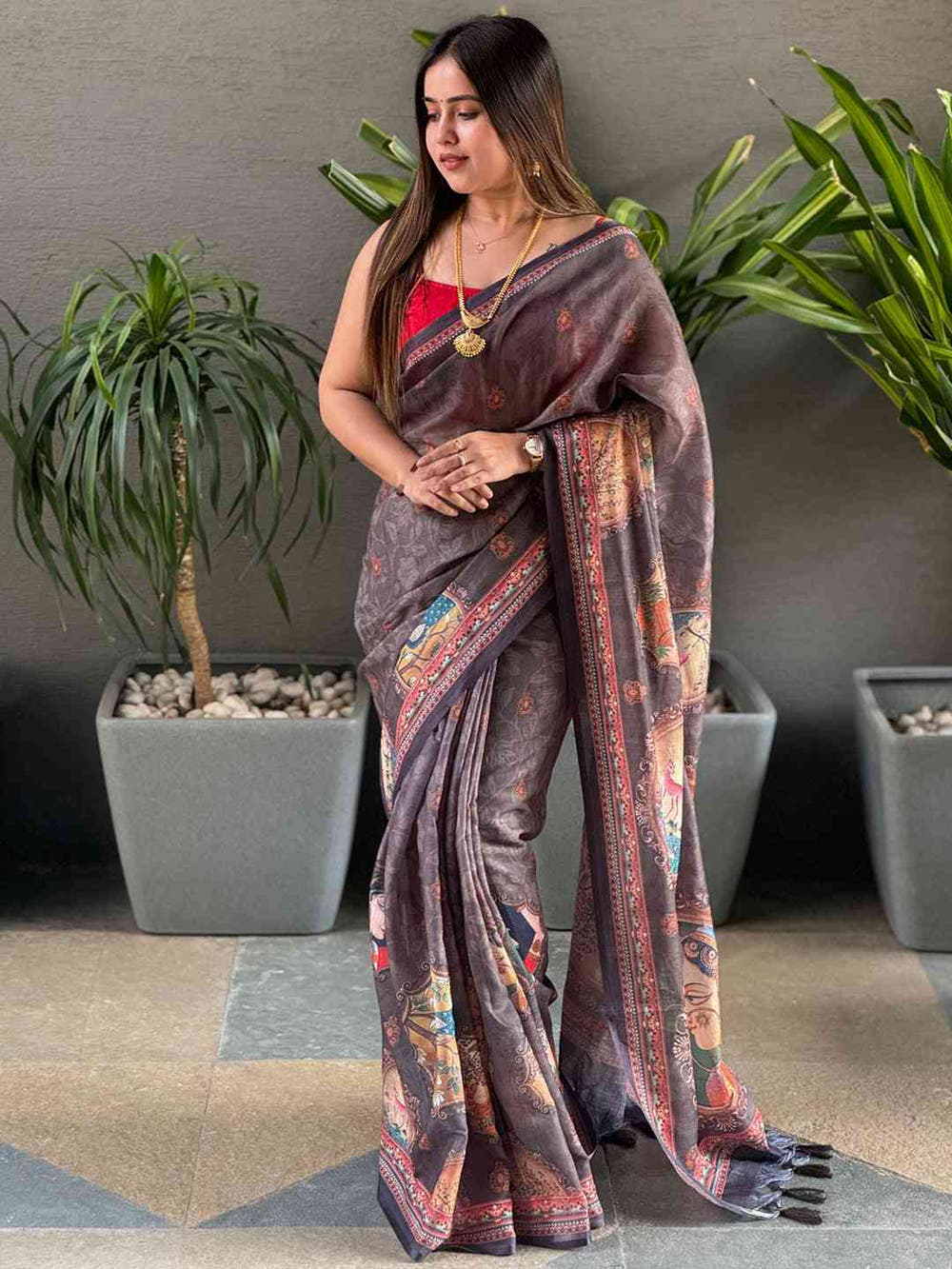 Grey colour Linen Saree With Digital Print And Majestic Border