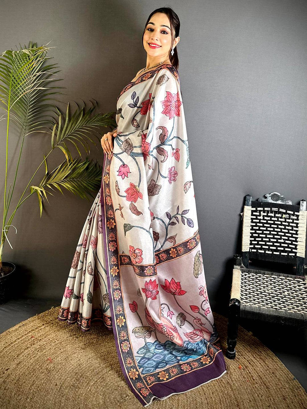 Graceful Swan Pen Kalamkari Art Saree