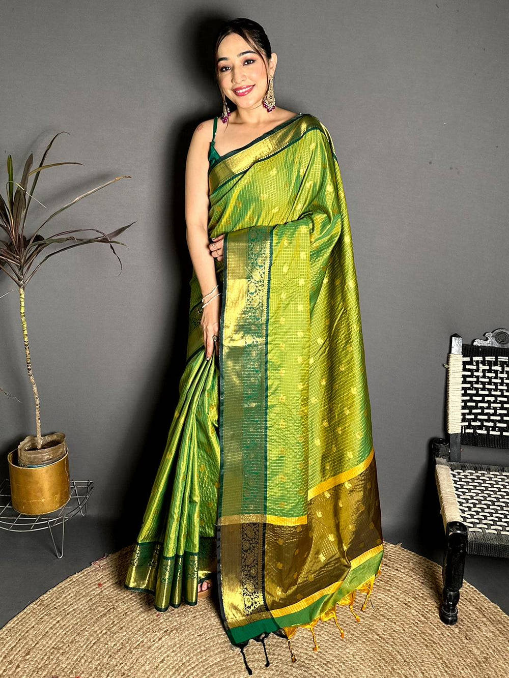Stylish Self Gold Zari Chex Chitpallu Saree