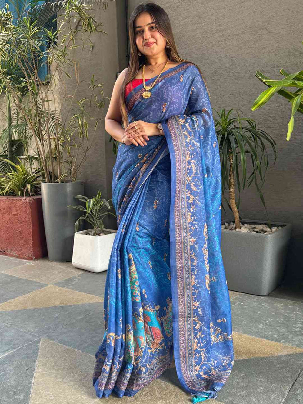 Blue colour Linen Saree With Digital Print And Majestic Border