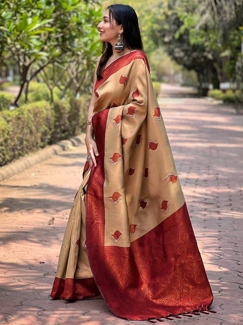 Pine Kanjivaram Tissue Saree With Gold Zari Weaving
