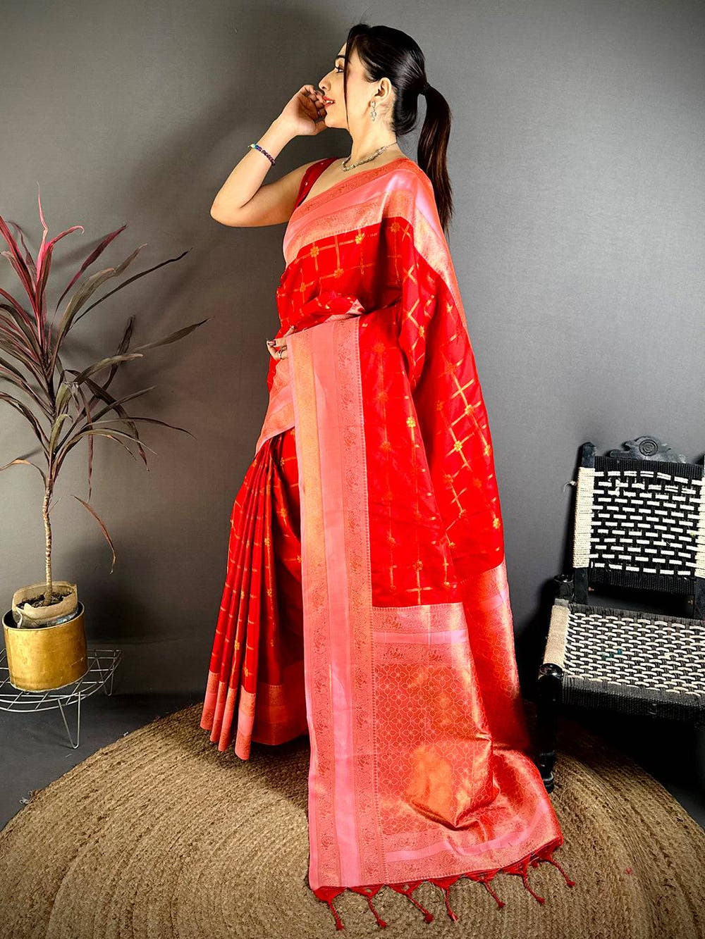 Red  Check  Weave  Gadwal  Saree