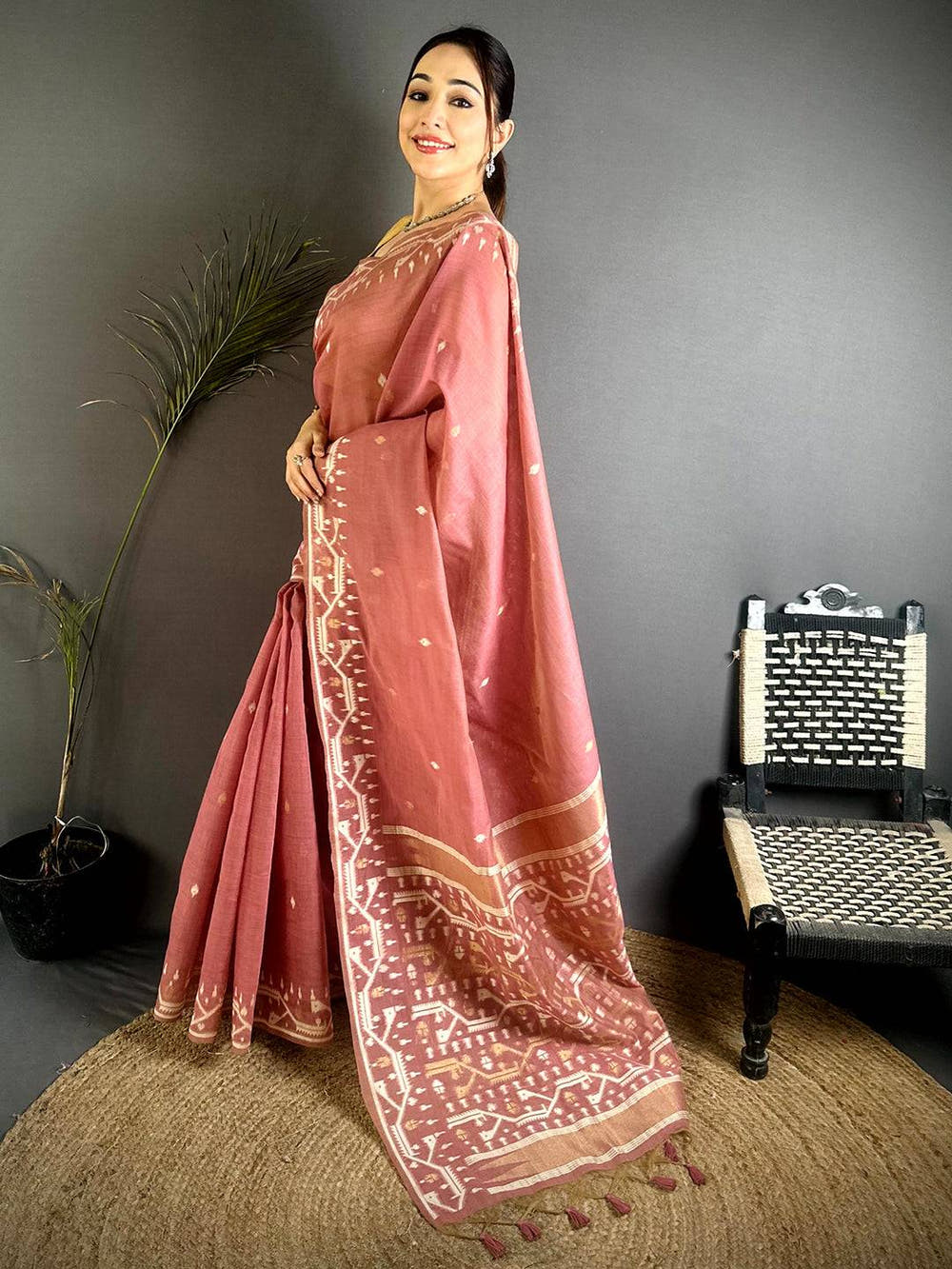 Royal Lakhani Geometric Linen Saree