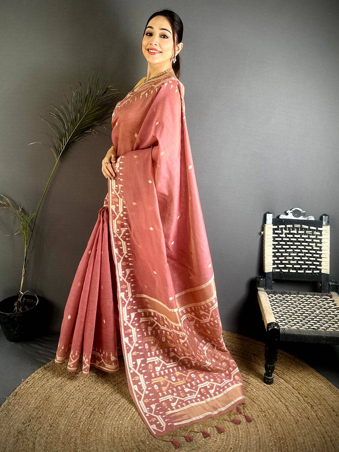 Royal Lakhani Geometric Linen Saree