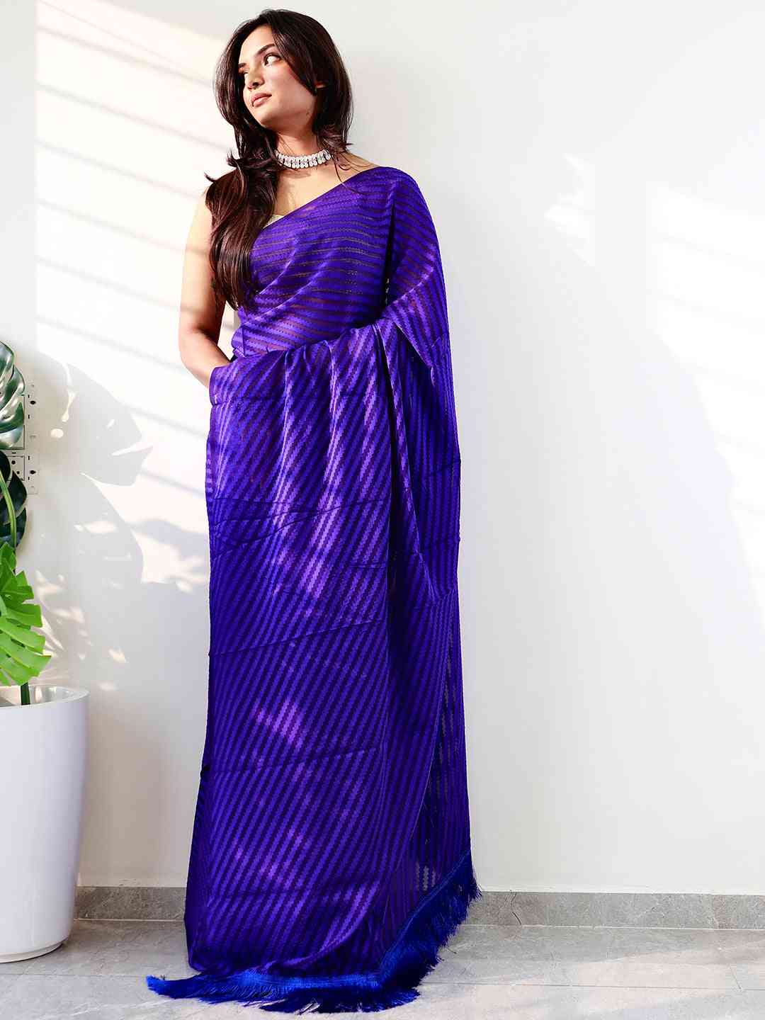 Soft Pure Georgette Saree With Thread Weaving Print