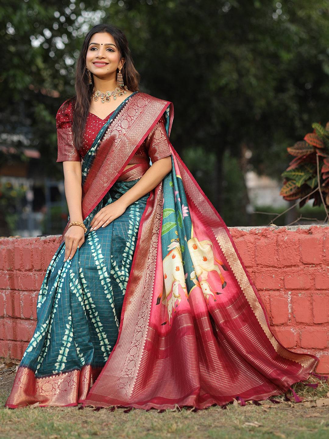 Teal Colour Pure Viscose Dola Silk Saree With Mughal Motifs - Luxe