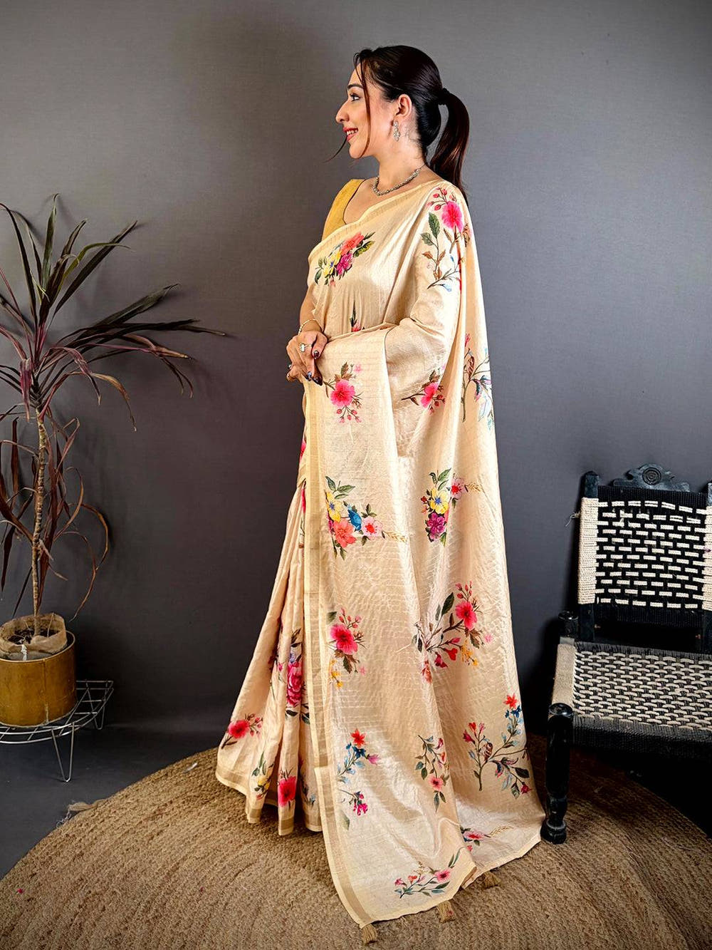Celebrity Tussar Floral Ghicha Weaving Saree