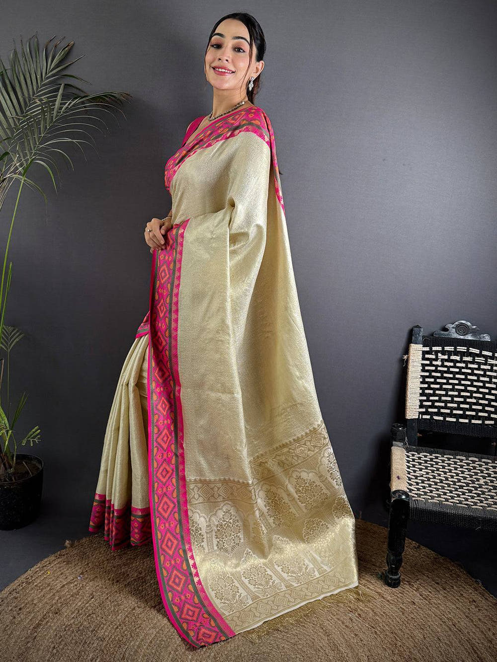 White Pochampally Ikkat Saree