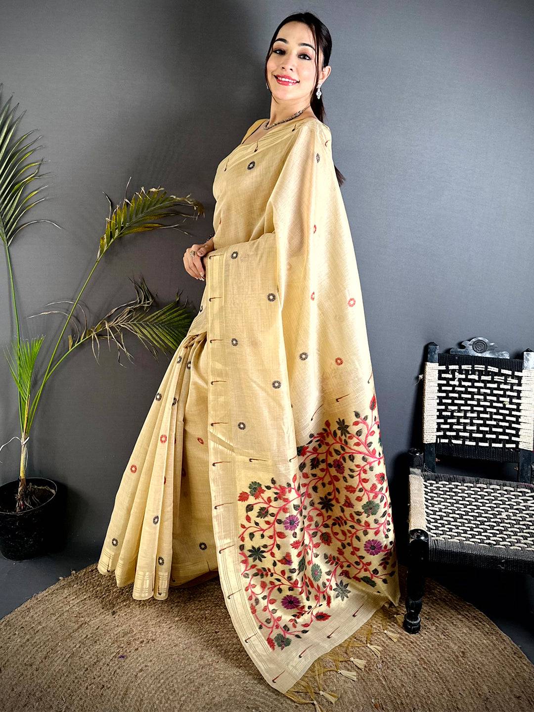 Aura Off White Minakari Butti Linen Saree