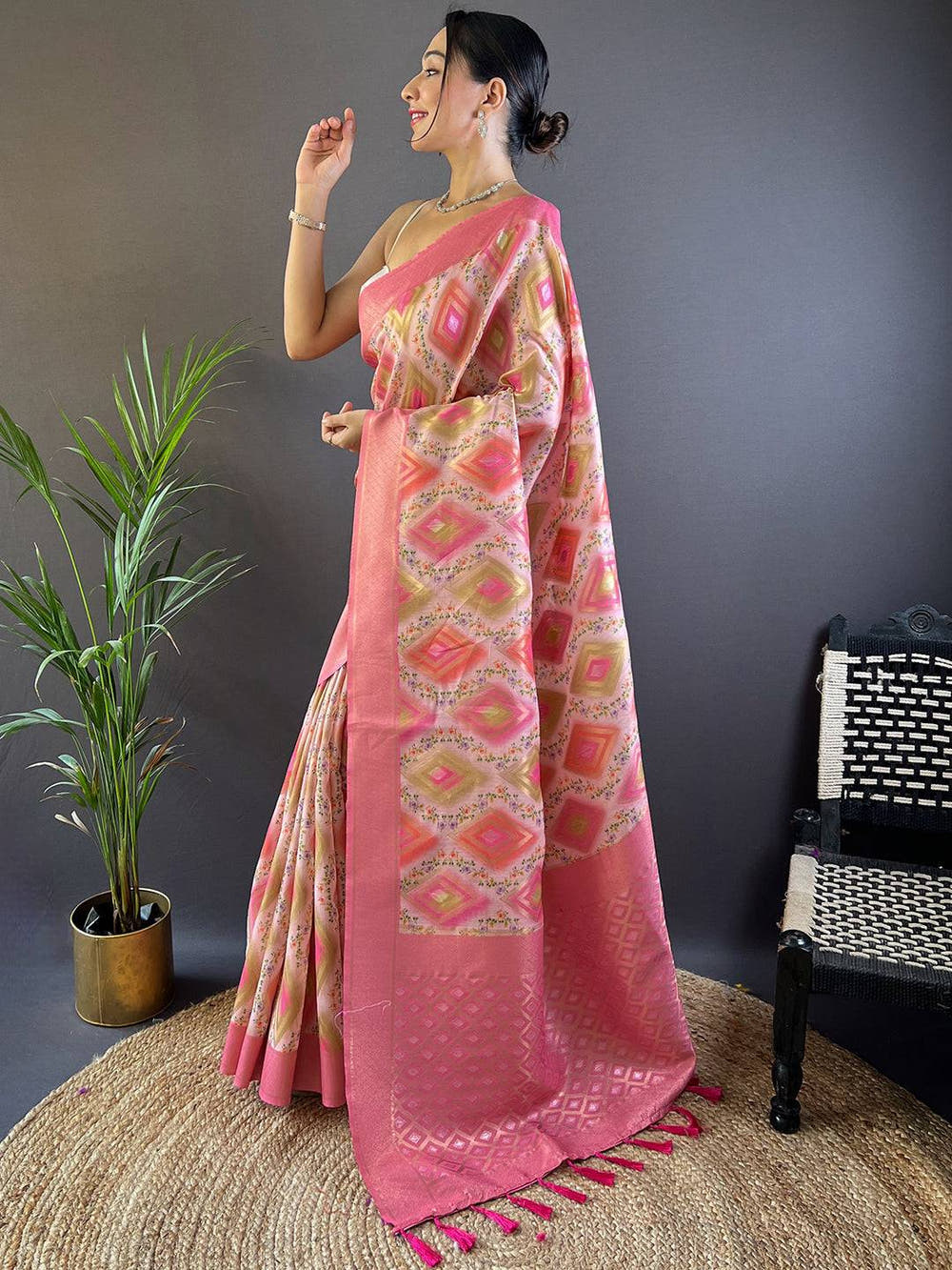 Daisy Pink Flower Vely Print Saree