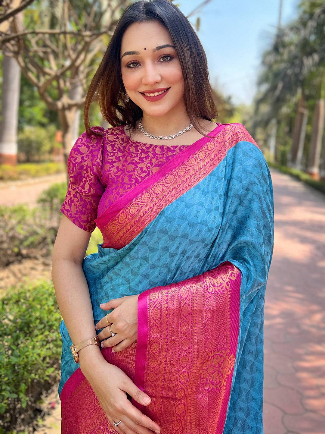 Stylish Kanjivaram Silk Saree With Broced Zari Blouse