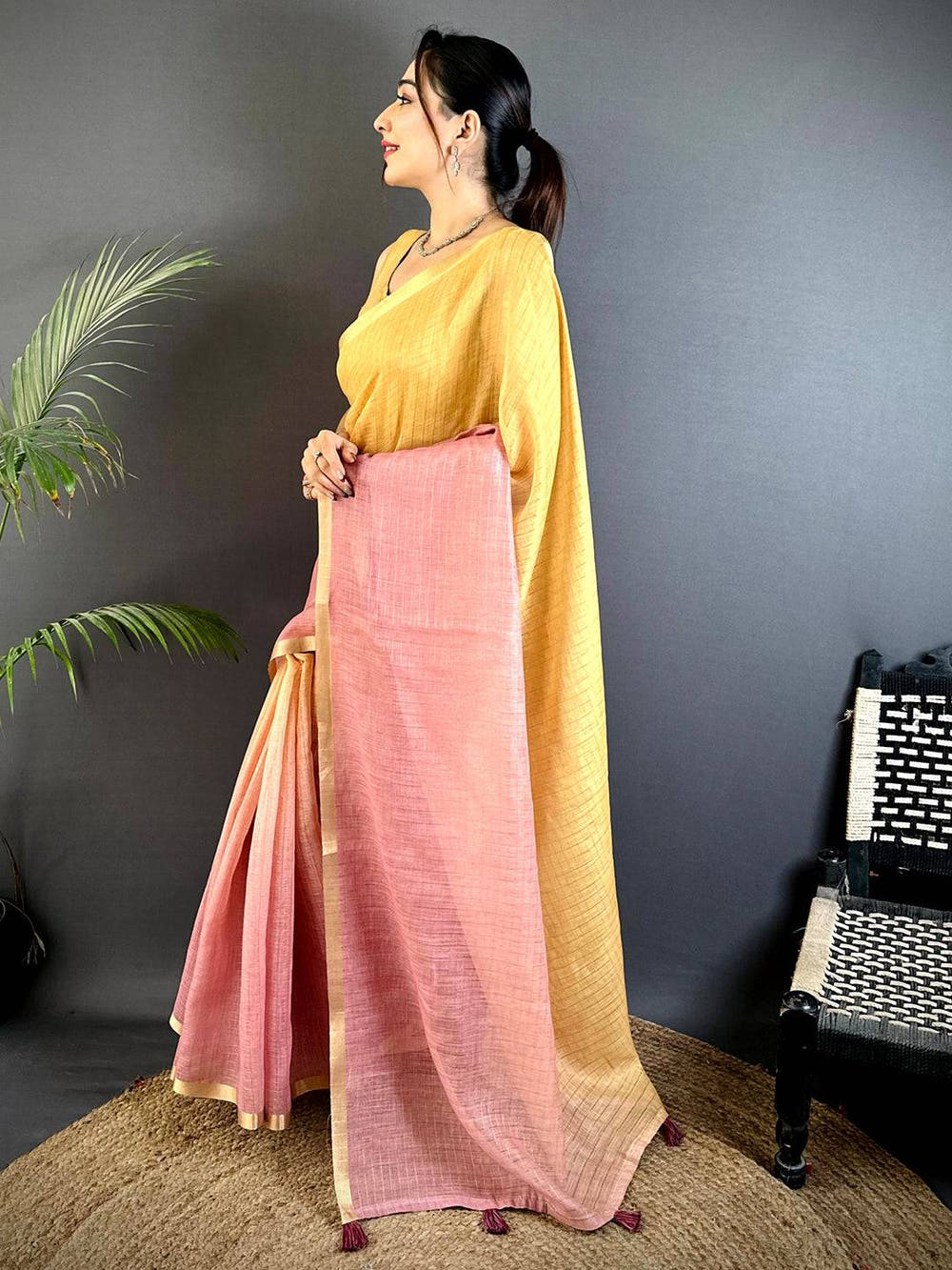 Graceful  Linen 90 Zari Check Saree