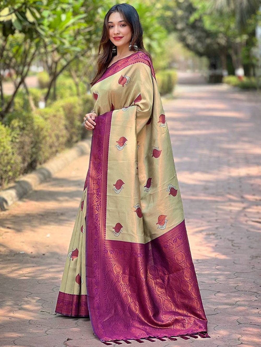 Light Green Kanjivaram Tissue Saree With Gold Zari Weaving