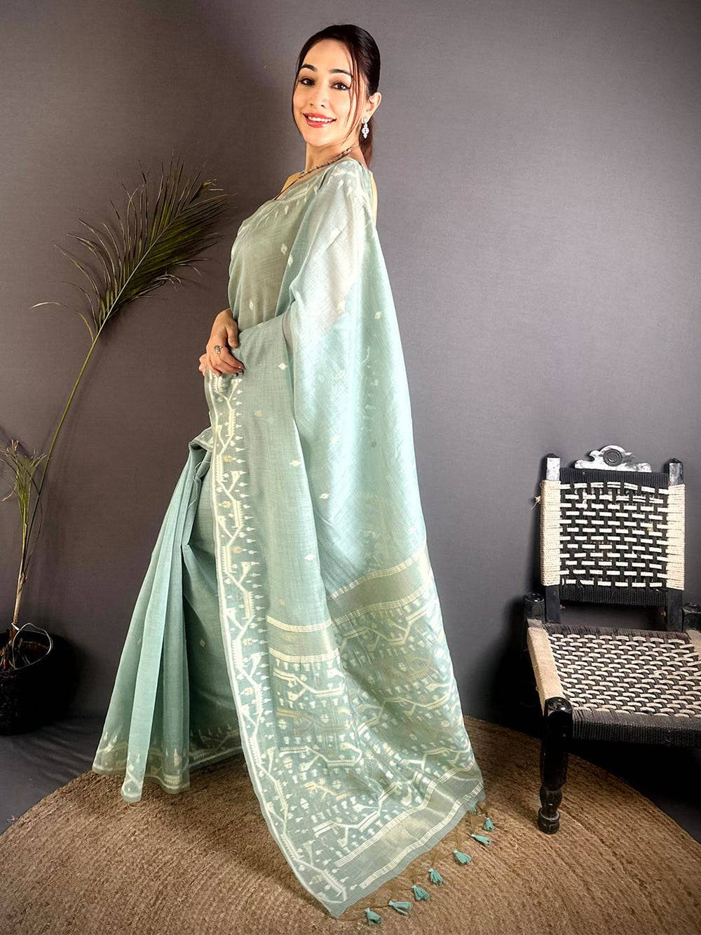 Regal Lakhani Geometric Linen Saree