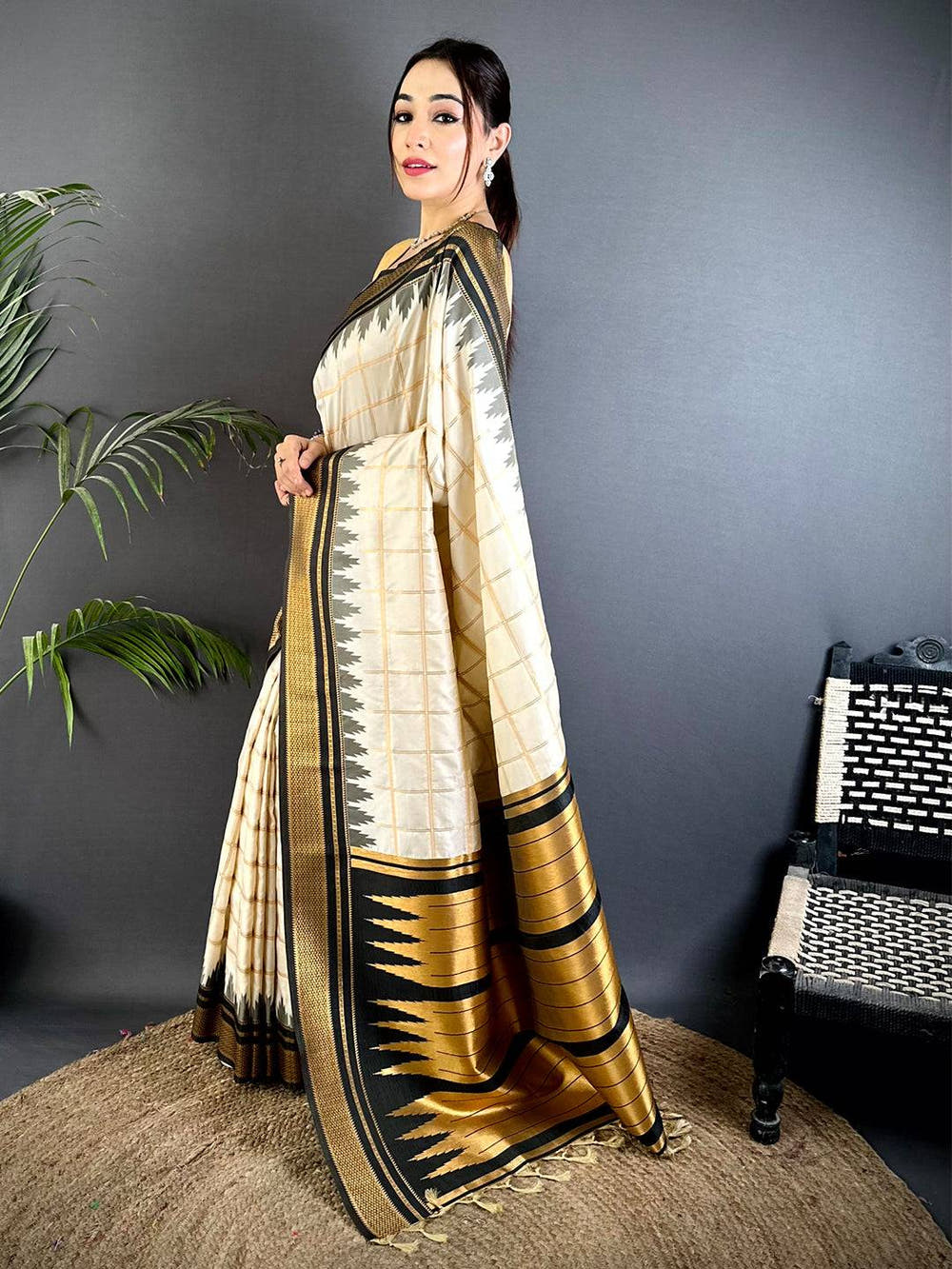 Royal Dual Tone Gold Zari Saree