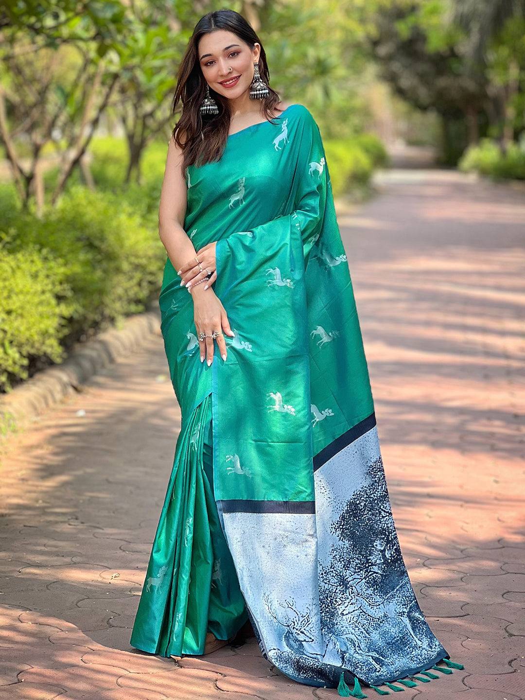 Green Soft Silk Saree With Postar Weaving Zari Pallu