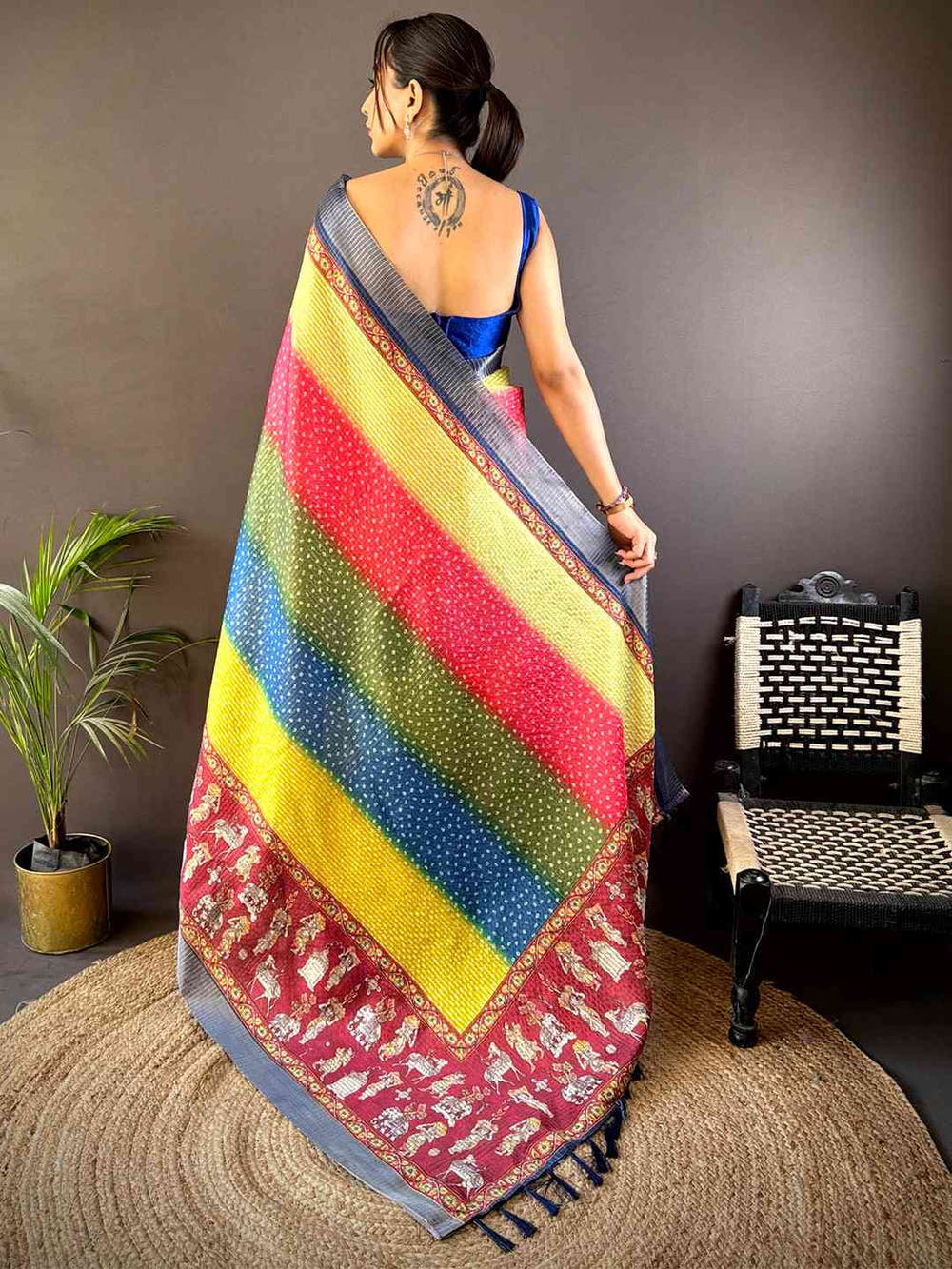 Graceful Silk Blend Bandhani Print Saree