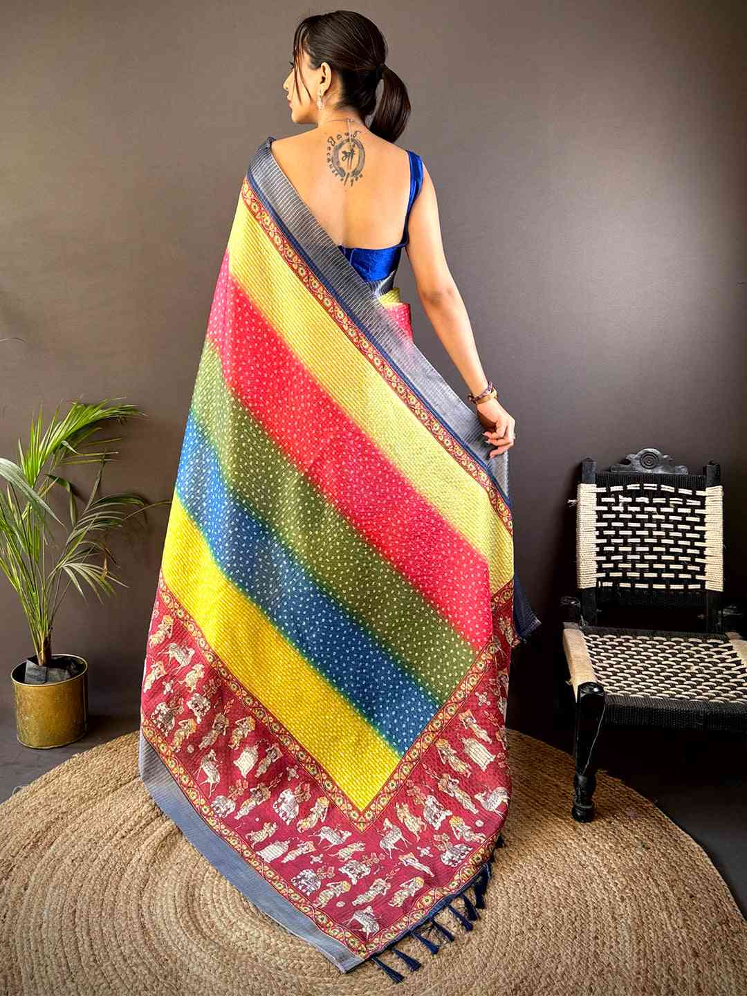 Graceful Silk Blend Bandhani Print Saree