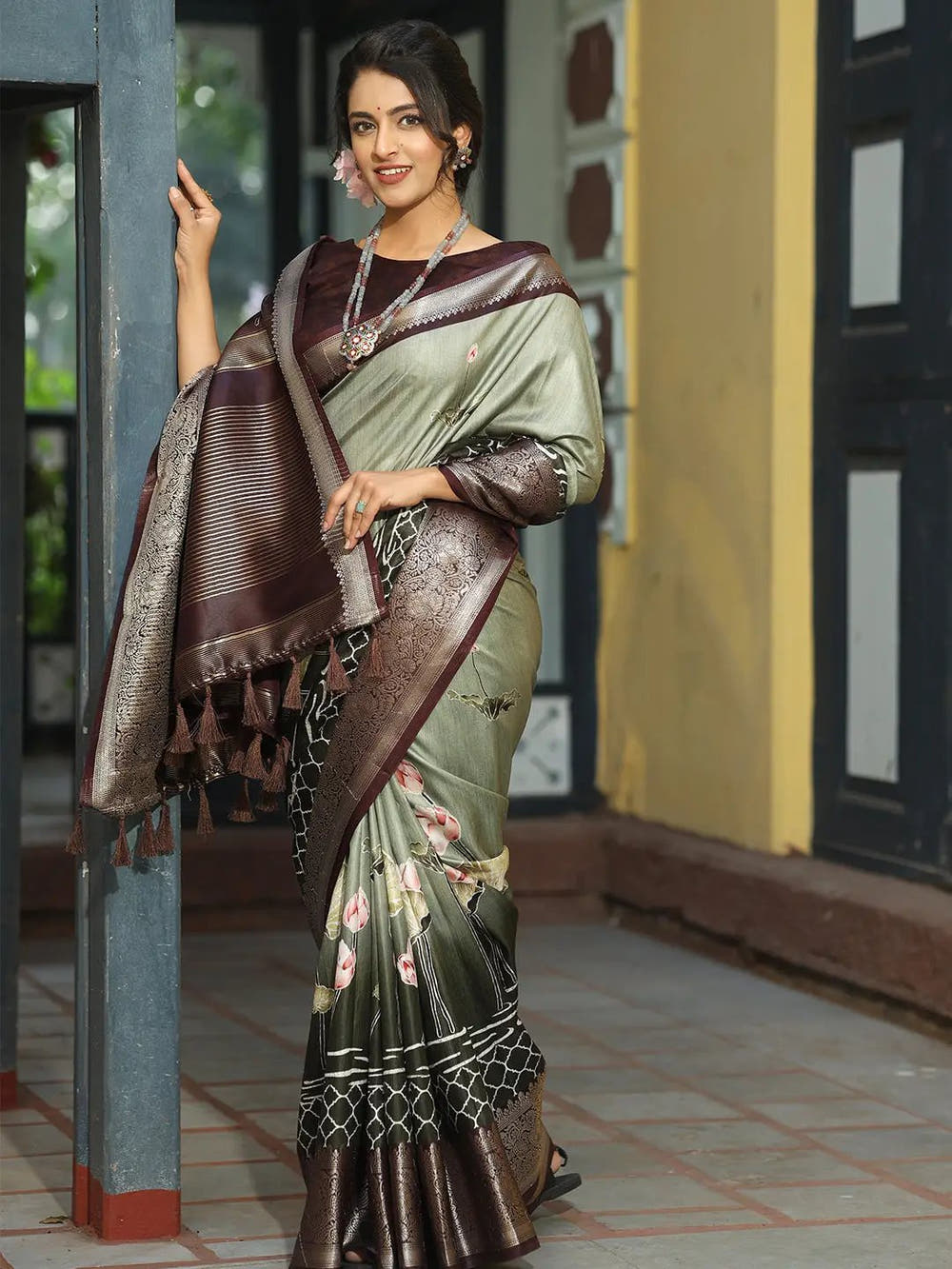 Batik Pen kalamkari With Zari Weaving Pallu Olive Colour Saree - Luxe