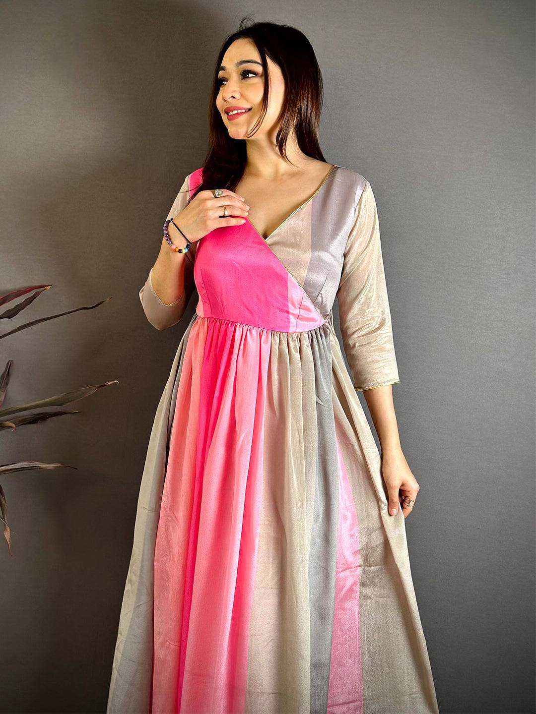 Modern   Regal  V  Neck  Dress