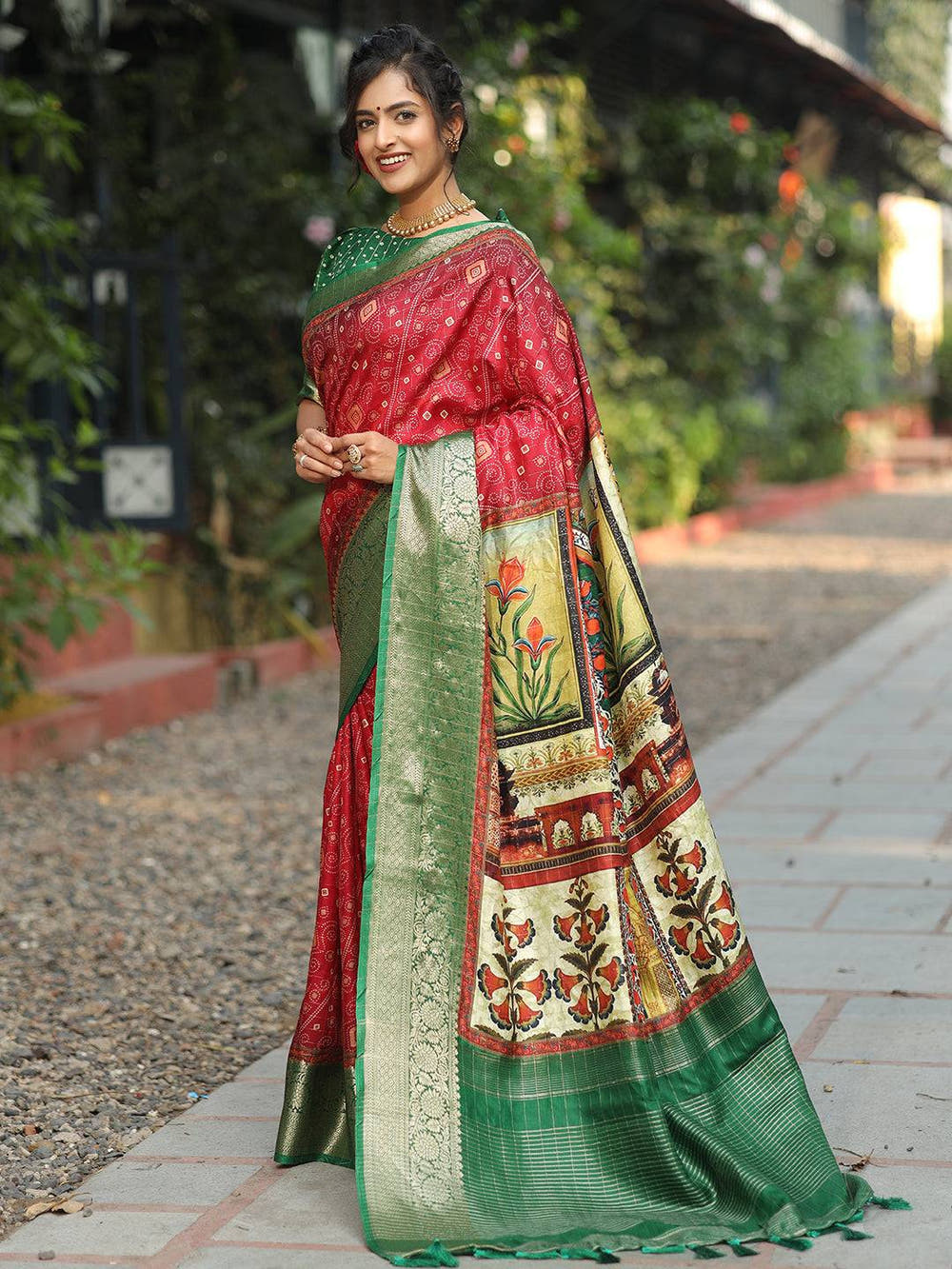 Red Colour Pure Viscose Dola Silk Saree With Mughal Motifs - Luxe