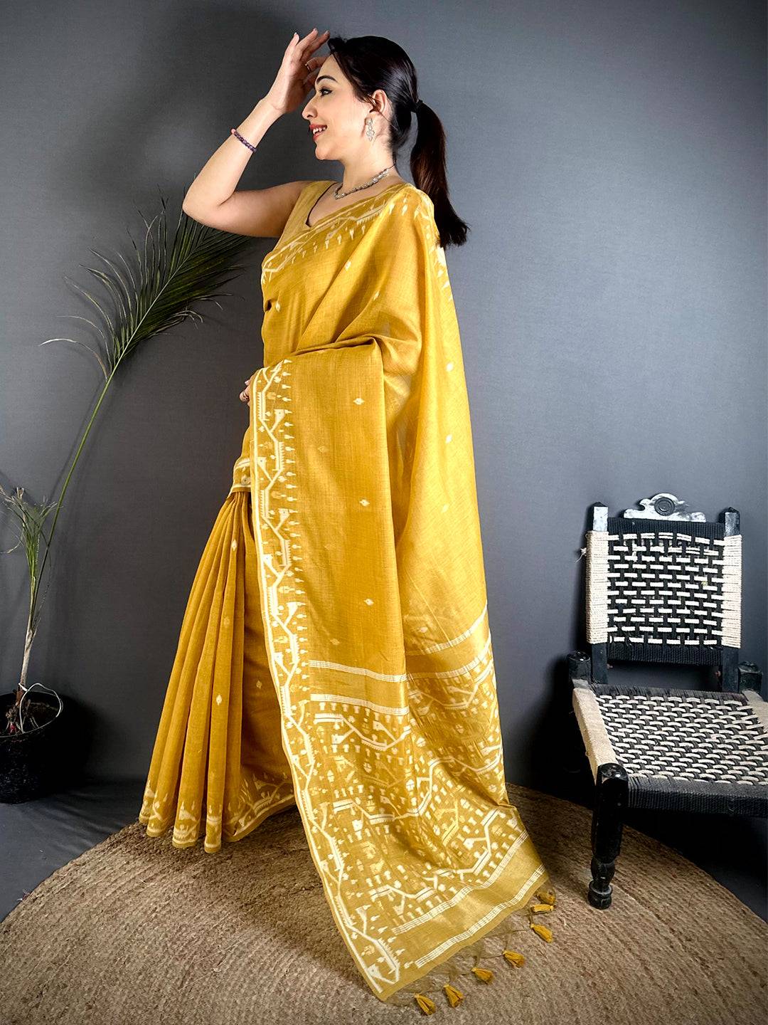 Opulent Lakhani Geometric Linen Saree