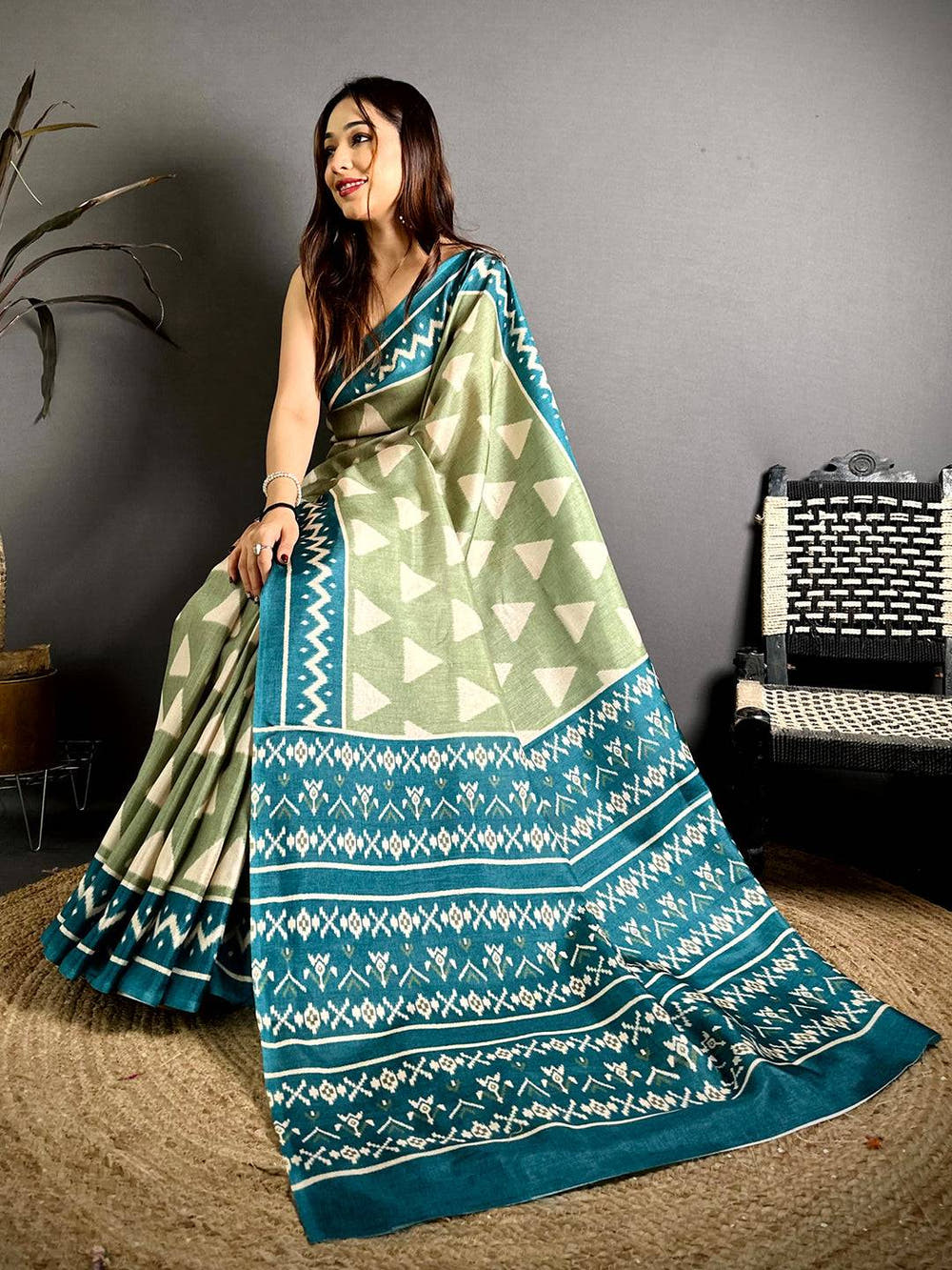 Pista Trending Ikkat Print Tussar Saree