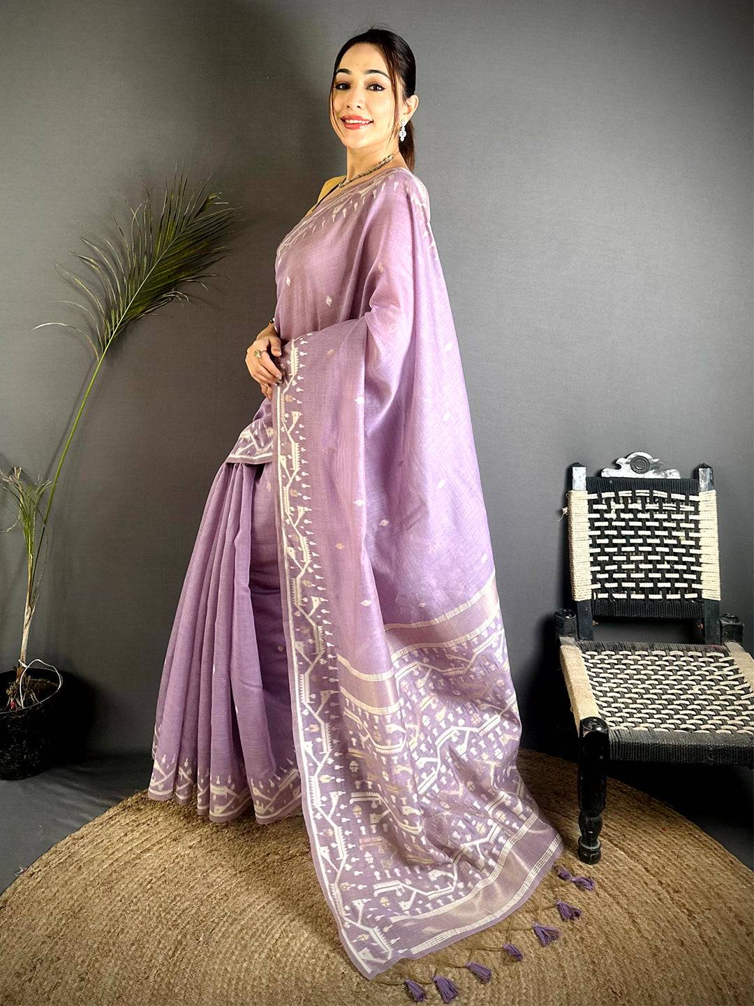 Elegant Lakhani Geometric Linen Saree