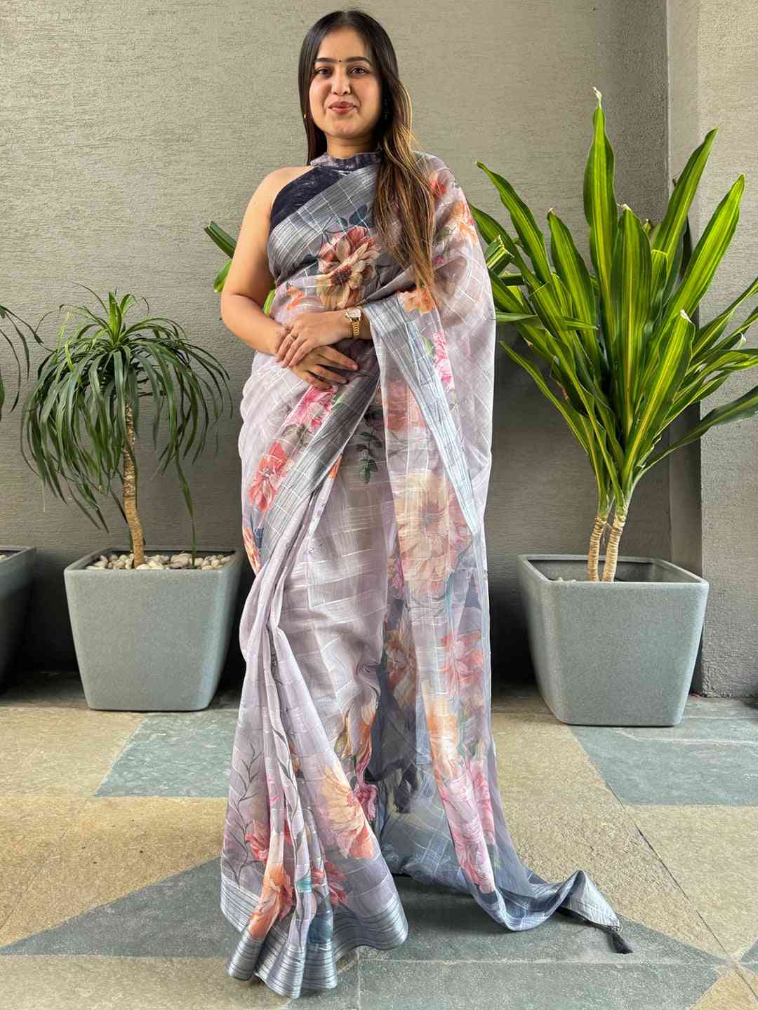 Grey Colour Traditional Self Zari Chex Weaving Floral Print Saree