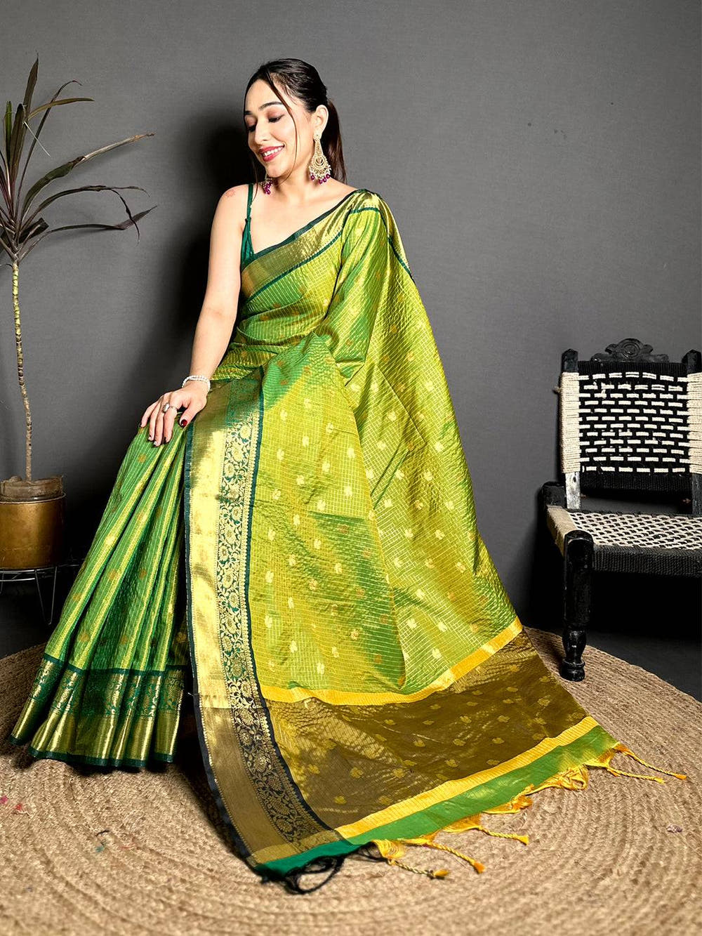 Stylish Self Gold Zari Chex Chitpallu Saree